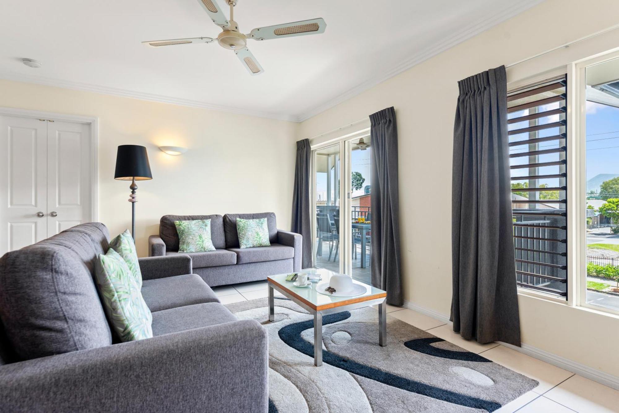 Bay Village Tropical Retreat & Apartments Cairns Eksteriør bilde