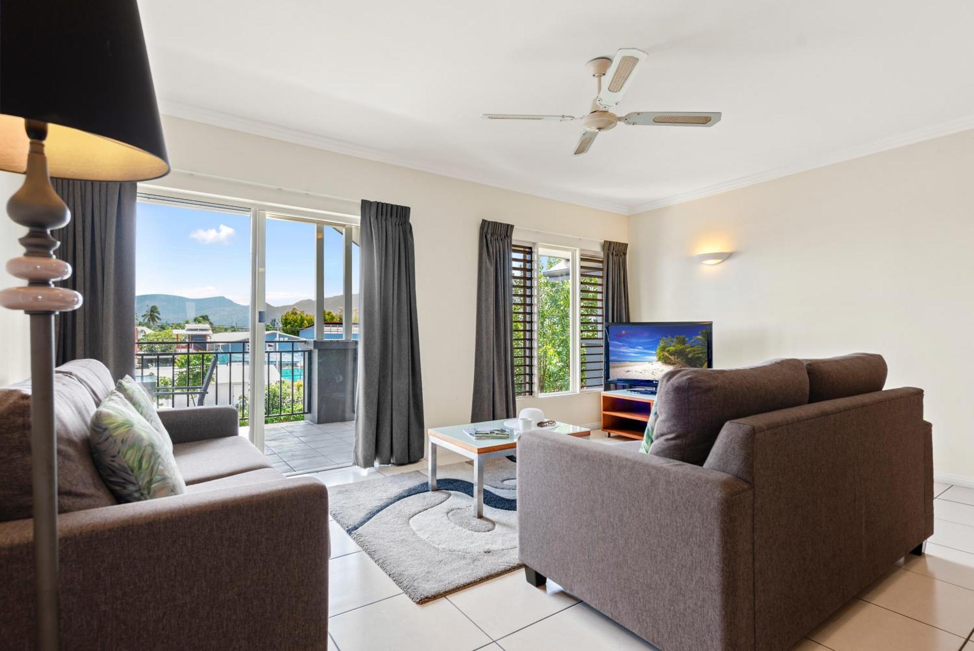 Bay Village Tropical Retreat & Apartments Cairns Eksteriør bilde