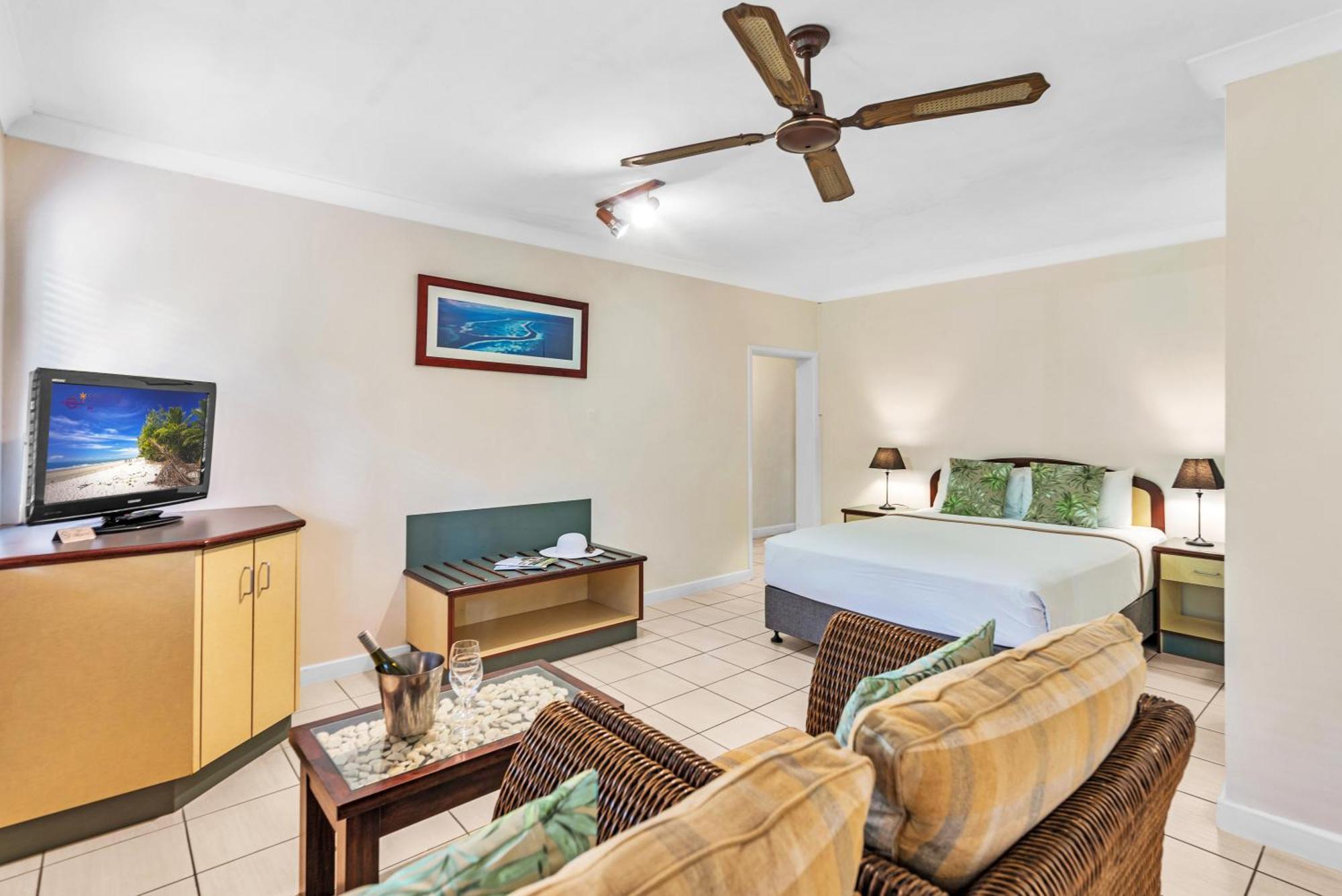 Bay Village Tropical Retreat & Apartments Cairns Eksteriør bilde